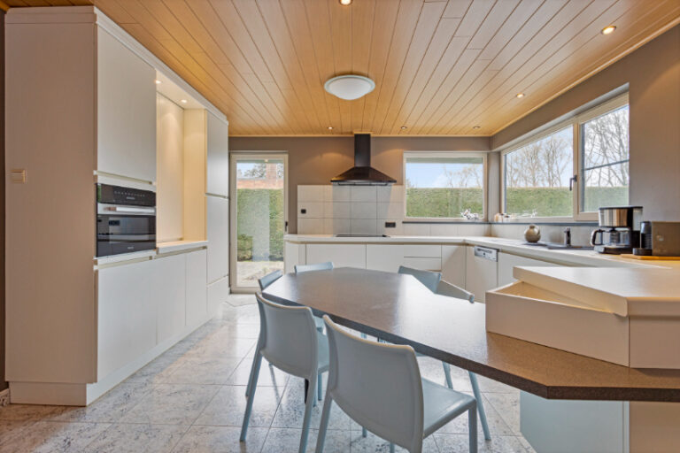 195996169293fde49cdff0d2192a6a508767e6884de36eb98eaf62f16aaad7e1