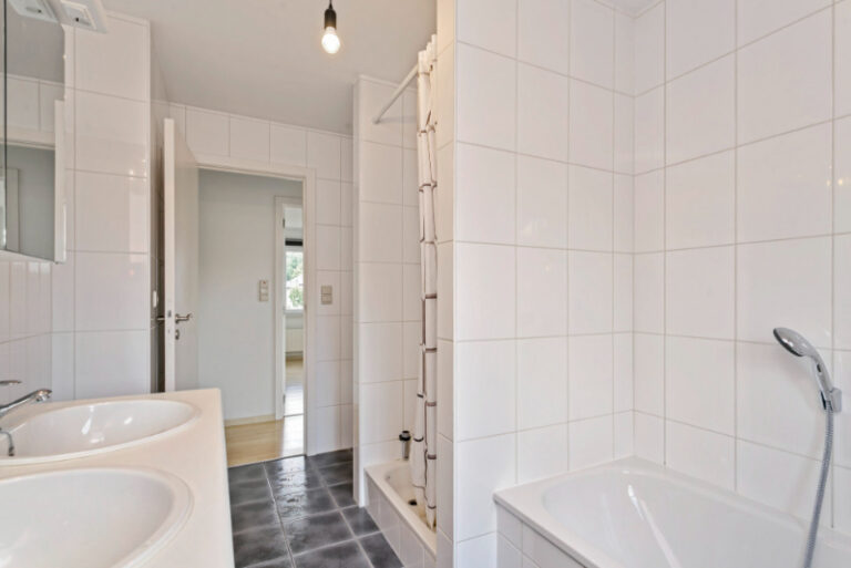 ba2a75823ba408870d783b986293fea851e33f013d575a9de6da1c424275491d