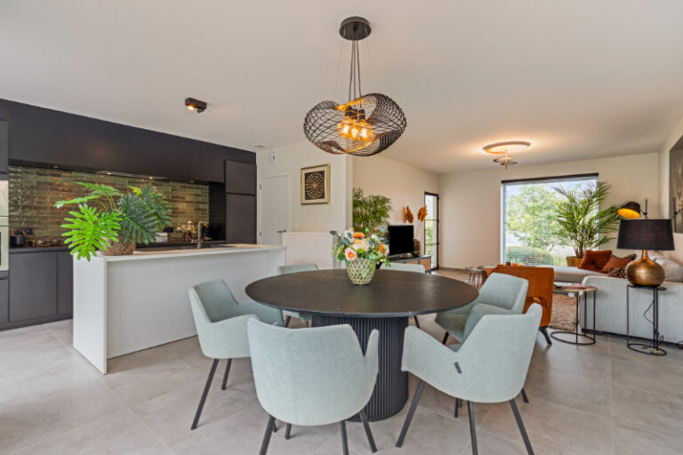 d768c7a41ab2d588c6f23e84364622976c3cf5a6cc7131ccc4f13e8f25e4a008