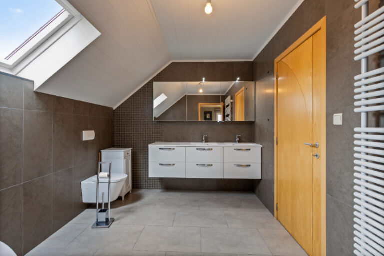 e03307798d78156d4c4dc647460fd03e2b016d618fb63765c664a97c4b679072