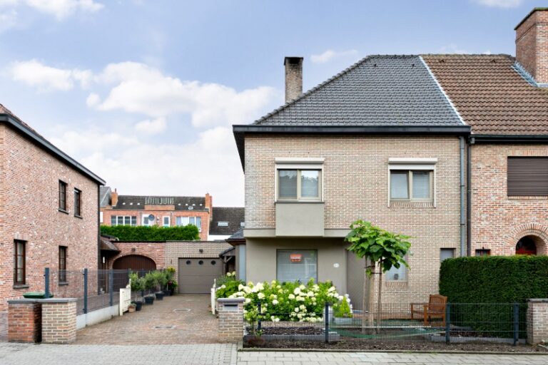 e815986499e6d8ea95b61978d19b5f57487c98f9653de8c4075613a9c7d1bf96-1