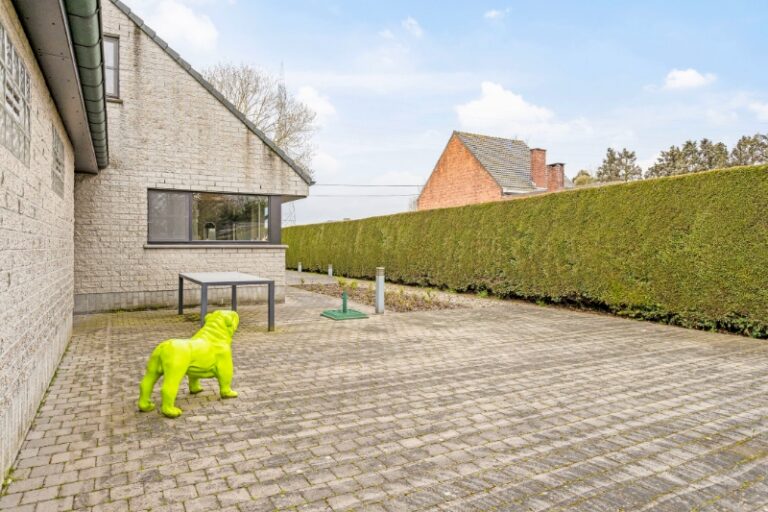 ee5b3e2bf5d6b3aedbf4f3d1583604d9598801117c25ccaf150885beb0e6928a