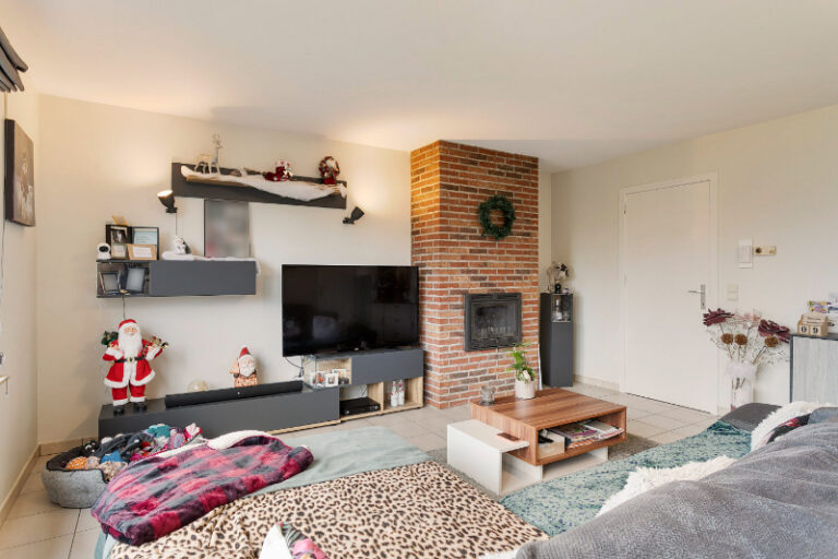 f810071bef11266146a58ddd8b8e1fe62a021d3e83ed06545b8c0ecf58499c8c