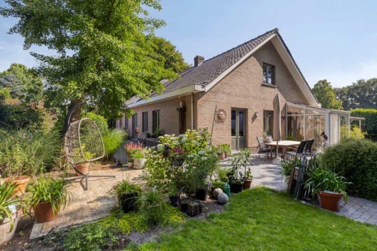 59ac7b4593ad3fbe2b8c71de771251ca538f4fba403d3785760cb4a19cd2b72d